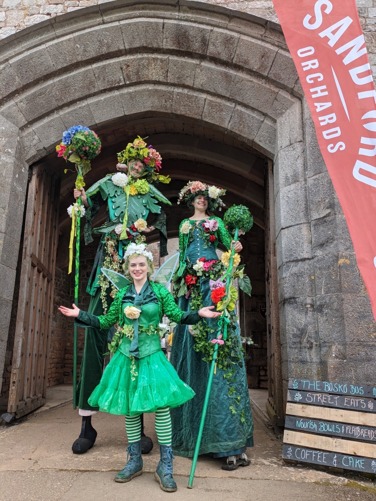 Green man and Green lady stilts