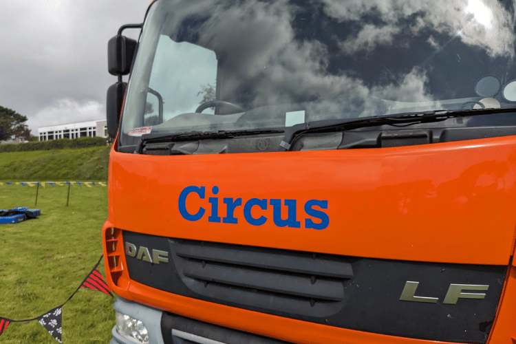 circus lorry 